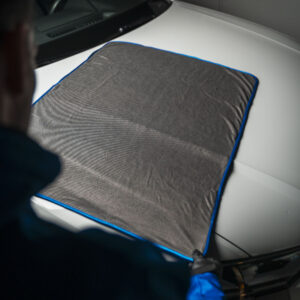 Hogyan gyorsíthatod fel hatékonyan az autó szárítását szárazoló kendő használatával?