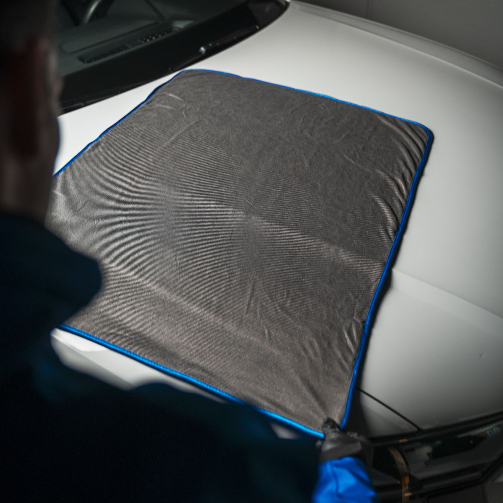 Hogyan gyorsíthatod fel hatékonyan az autó szárítását szárazoló kendő használatával?